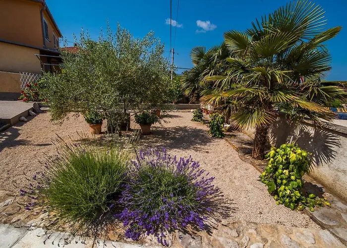 Appartamento With A Parking Space Malinska